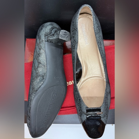 NWT NEW BeautiFeel Black and Gray Snake Print with Decorative patent toe - Picture 2 of 4